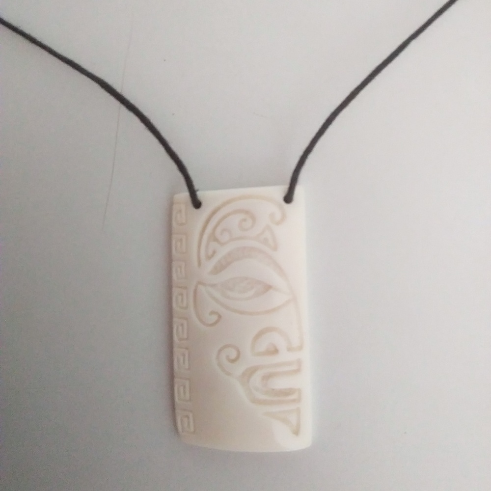 Ivory-like Rectangular Necklace - Picture 2 of 4